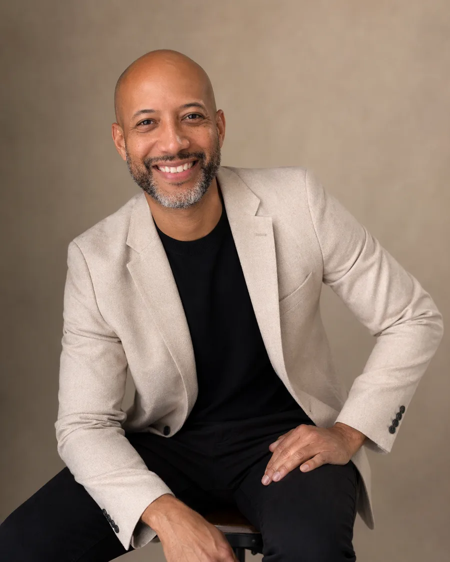 Augusto César em estúdio — fundador do Expert Sales B2B